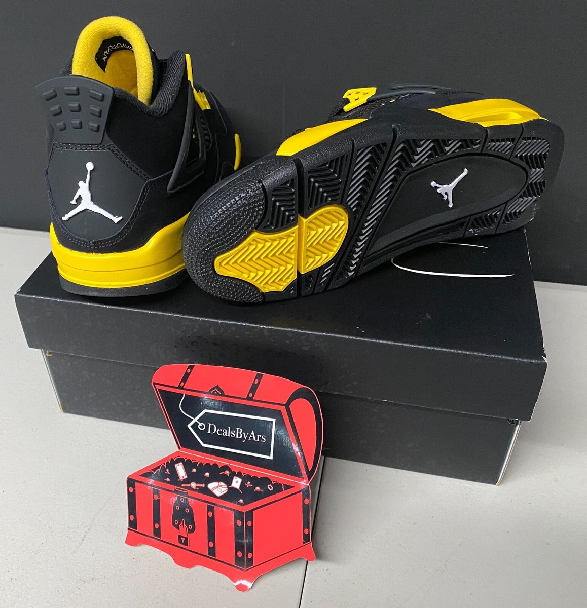NIKE AIR JORDAN 4 RETRO GS 黒/黄 NIKE AIR JORDAN 4 RETRO GS
