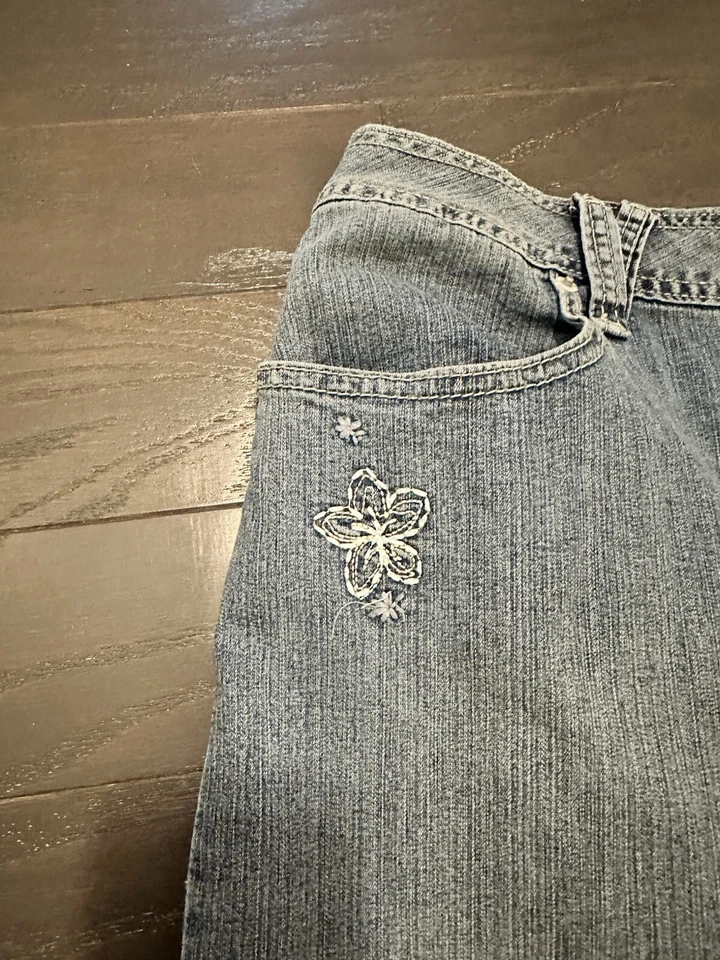 Falda vaquera estilo Y2K talla 18 Avenue Jeans nueva con etiquetas costuras florales acampanadas azul claro Foto 3 de 4