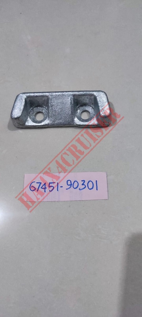 67451-90301 TOYOTA LAND CRUISER PLATE DOOR LOCK STRIKER FJ40 BJ40