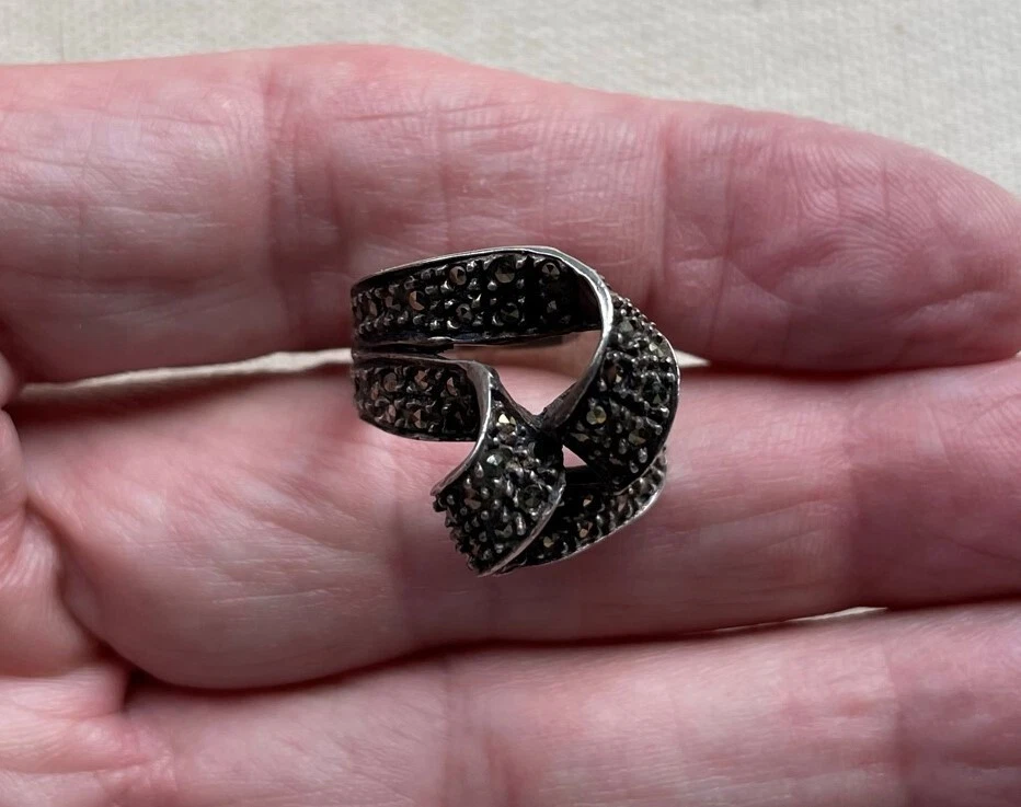 Statement Ribbon Marcasite Ring Gothic Sterling Vintage Steampunk Elegant 7.75 - Image 2 of 4