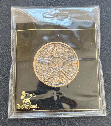 Disneyland Castle And 5 Lands Coin 2000 Bronze Limited Collectors Edition - Picture 3 of 6