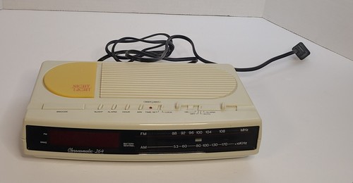 Vintage Realistic Chromomatic 264 AM/FM Clock Radio Night Light - Picture 2 of 8