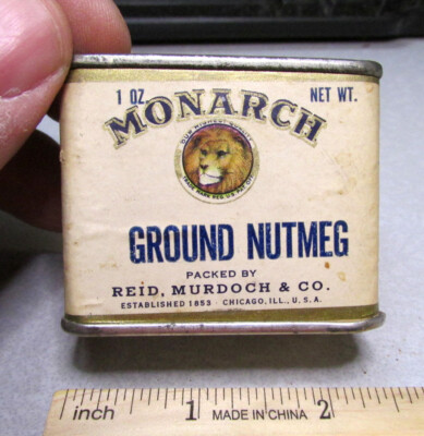 Vintage Monarch paper label Nutmeg 1 oz spice tin, beautiful lion head logo
