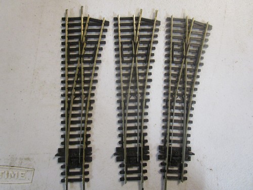 Lot of Three (3) HO Scale Right Hand Code 100 Insulfrog Turnouts by Peco (BB13)