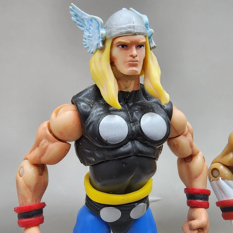 Figuras de acción Marvel 2010 Thor y 2011 Beta Ray Bill 4,5" Foto 2 de 4