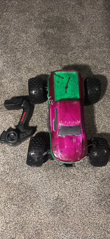 arrma granite brushless and Arrma big rock brushless servo just went out tho