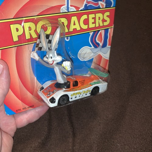 Matchbox Bugs Bunny Looney Tunes Pro Racers Diecast Action Figure & Race Car - Picture 2 of 7