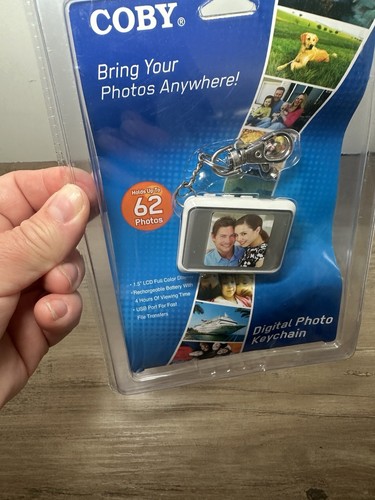 COBY Digital Photo Keychain DP151 Blue Holds 60 Color Display 1.5" 4 Hrs Viewing - Picture 2 of 4