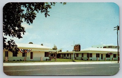 Postcard Florida Miami Trade Winds Hotel Court 58G