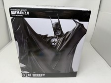 Statua DC Direct Batman bianco e nero di Todd McFarlane versione 2.0 nuova