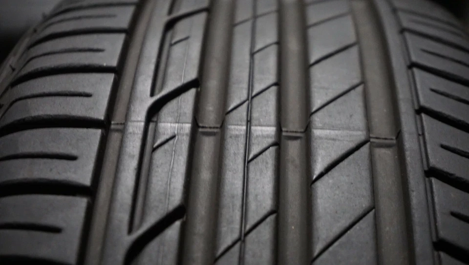 Sommerreifen - Bridgestone Turanza T001 - 185/50 R16 81H  - Bild 2 von 4