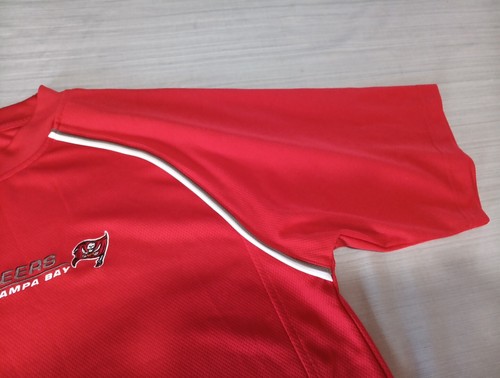 VTG Tampa Bay Buccaneers T Shirt NFL Mens Medium Red Short Sleeve Jersey Knit - Picture 8 of 12