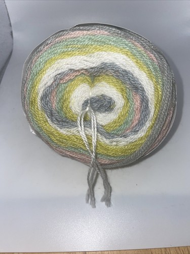Nuovo filato Yarnspirations Caron Cupcakes per fare un cappello con pom pom sulla parte superiore - Foto 5 di 5
