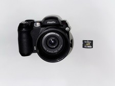 Fujifilm FinePix Digital Camera  16MB xD Card   Good Condition