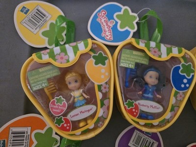 STRAWBERRY SHORTCAKE HASBRO TCFC set of 6 PURSE DOLLs nip rare 