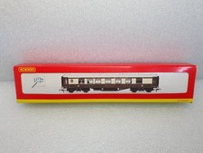 Hornby R4143 Pullman 1st class parlour car 'Leona' – wood sided – working table