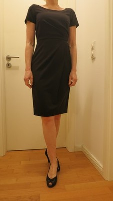 Wunderschönes neues schwarzes Etuikleid von Max Mara Weekend in Gr. 34