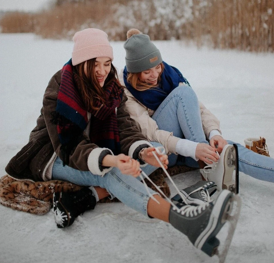 Flat Shoe Laces for Trainers or Boots Shoes 8mm Wide Black White or Colour Laces - Image 4 of 4