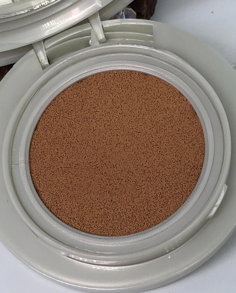 Stila Pivotal Skin Liquid Cushion Makeup Foundation SPF 8 - Shade E - Sealed - Image 4 of 4