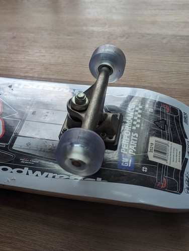 VINTAGE Dale Earnhardt #3 Goodwrench SKATEBOARD TCS NASCAR completo NUOVO SIGILLATO - Foto 10 di 20