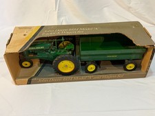 Vintage Ertl John Deere 1934 Model A Tractor Wagon Set 1/16 Scale 5541DO NIB