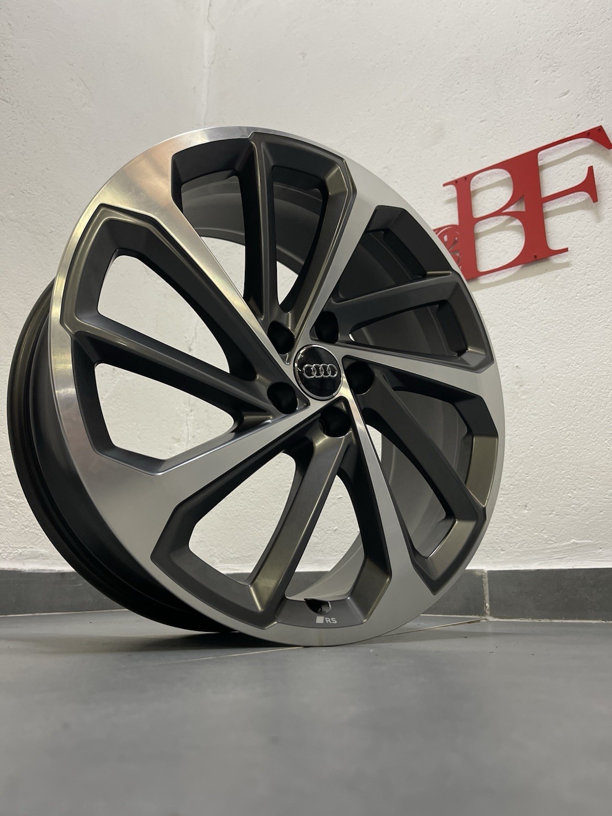 1x Original Audi Q5 SQ5 8MA601025K 20“ Felge Bicolor