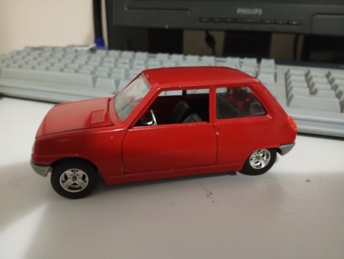 Renault 5 Burago 1/24 - Foto 1 di 6