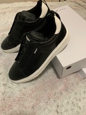 DKNY Men's Waylon Low-Top Sneakers - black - size 10 - slight use - In box