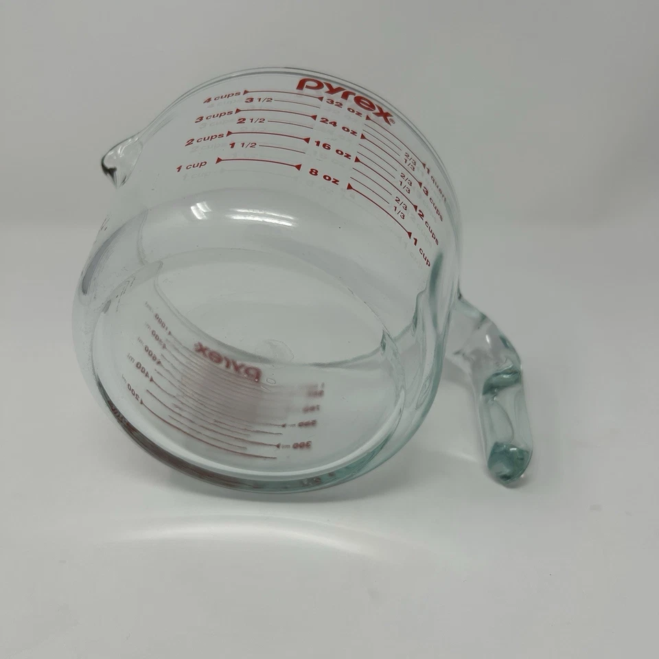 Pyrex Glass Measuring Cup 1 Quart 4 Cup 32 Oz Made in USA Kitchen Bakeware Red - Image 4 of 4