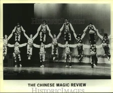 Press Photo Thirteen Performers of The Chinese Magic Review - sap02622