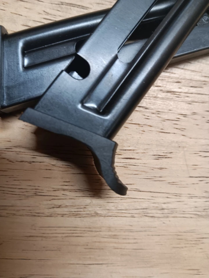 Conjunto de 2 Beretta modelo 71 Jaguar 8rd. 22Lr. Pentes - Imagem 4 de 4