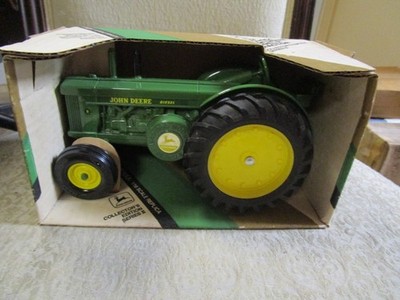 Ertl John Deere 1949/1954 Model R 1/16 tractor diecast new