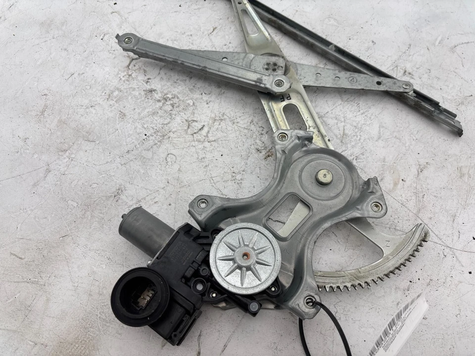 TOYOTA PRIUS PRIME 2016-2022 REGULADOR DE VENTANA DE PUERTA DELANTERA DERECHA Y MOTOR OEM Foto 3 de 4