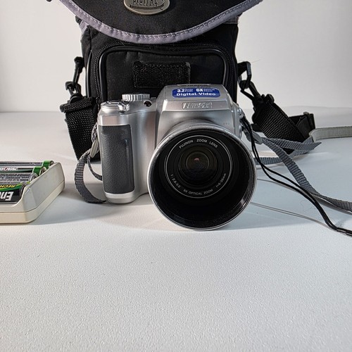 FujiFilm FinePix S3000 fotocamera digitale con scheda di memoria da 1 m Gb, batterie e custodia - Foto 2 di 14