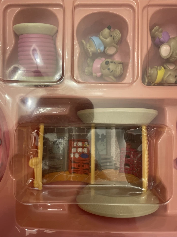Raro Juego de Costura de Colección Disney Ratones Cenicienta Hilo Carrete Habitaciones Juguete Foto 3 de 4