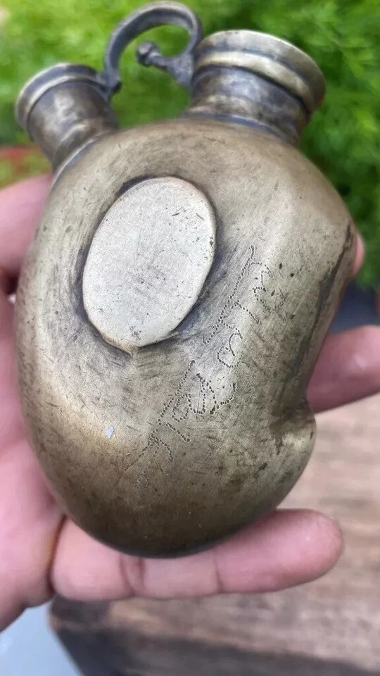 Antigua cachimba de latón tallada a mano con forma de mango islámica antigua mogol Foto 3 de 4