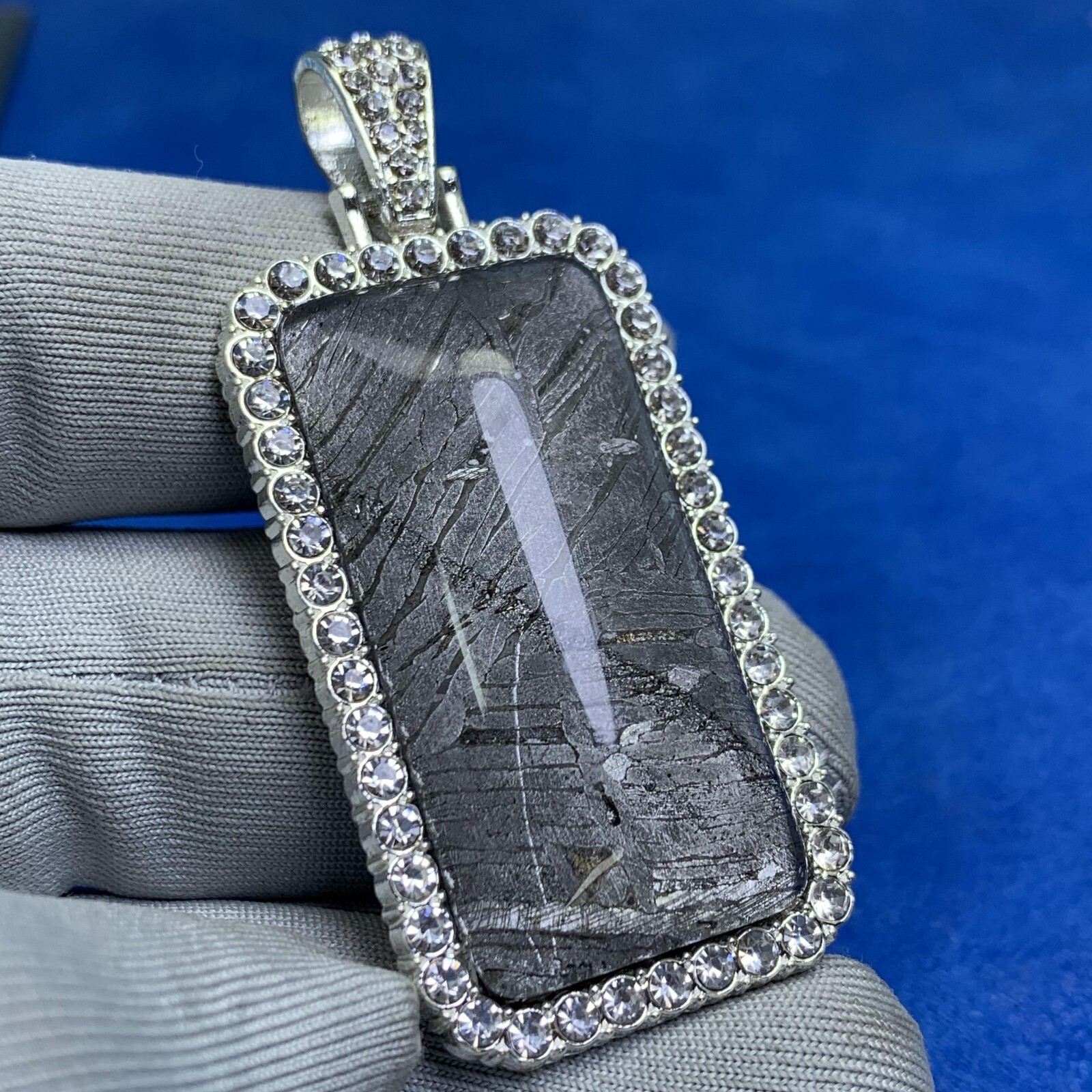 1PCS Aletai iron meteorite pendant AZ4978 front is inlay glass can not