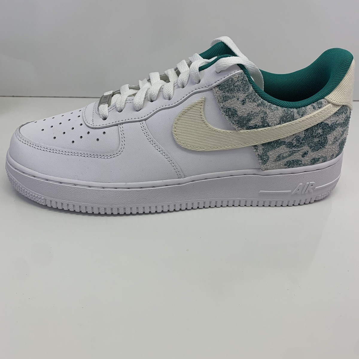 Nike Air Force 1 '07 LV8 Men's size 11 DX3365-100 Coconut Milk