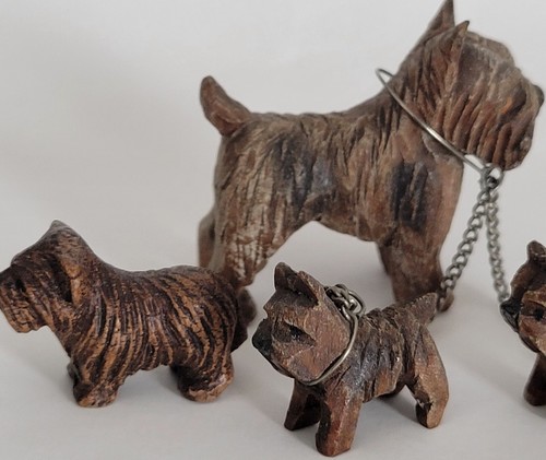 Miniatura legno Yorkshire Terrier cane figure FAMIGLIA mamma cuccioli incatenati vintage - Foto 4 di 23