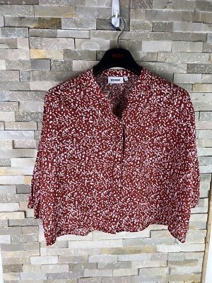 Weekday women s Size M Red Floral Cropped Shirt Blouse Top 