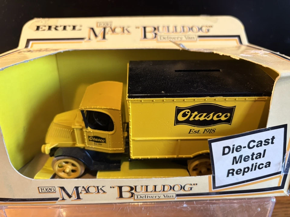 2-1926 MACK BULLDOG DELIVERY VANS 1/38 ERTL MONTGOMERY WARD NEW+OTASCO USED RARE - Image 4 of 4