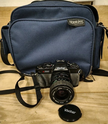 Appareil photo reflex argentique Vivitar V2000 avec objectif