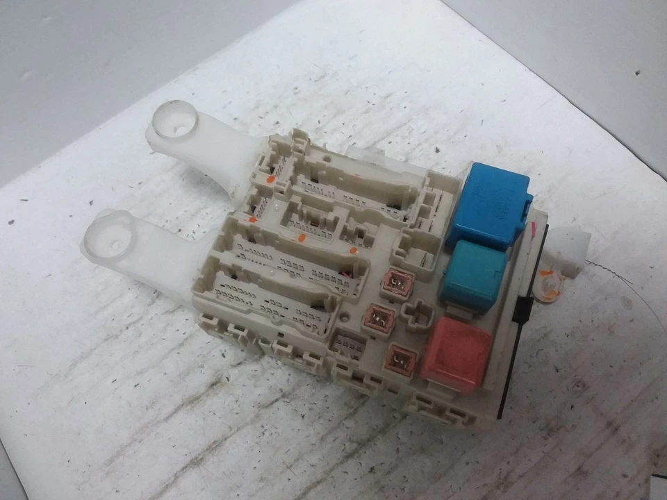 Caja de conexiones de fusibles de cabina Toyota Rav 4 2011 82730-42400 Foto 4 de 4