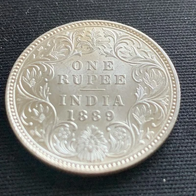 British India 1889 B One Rupee silver Lustrous coin - Scarce - Image 1 of 4