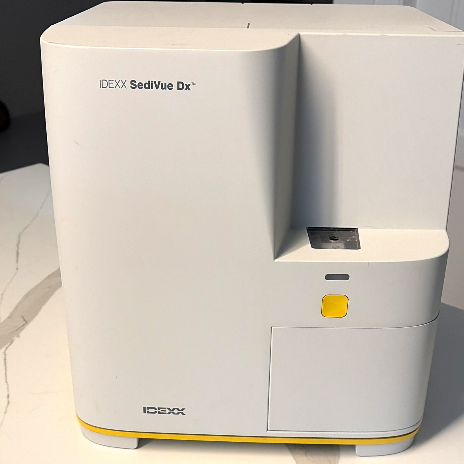 IDEXX SediVue Dx Veterinary Urine Sediment Analyzer with VetLab UA strip reader