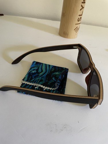 Occhiali da sole SLYK Shades in legno specchiati con custodia in bambù, manicotto e panno per lenti - Foto 6 di 16