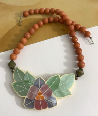 VTG Lee Sands Necklace Lucite Floral Inlay Pendant Salmon Colored Lucite Beads