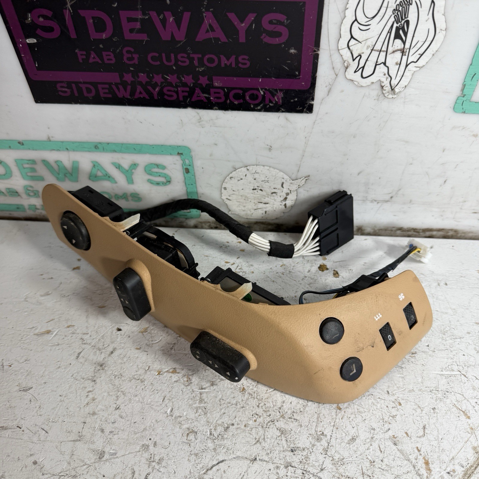 03-08 Maserati Quattroporte Right Front Seat Control Memory Switch M139
