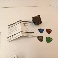 Fender Guitar Clip-on Tuner FT-004 With Four Medium Picks