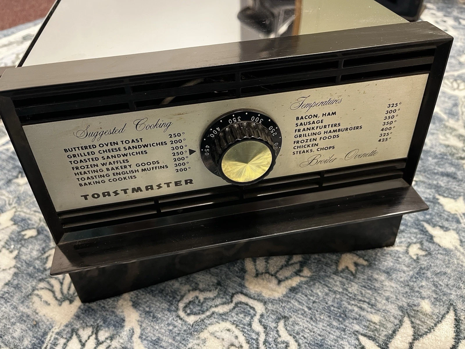 Vintage Toastmaster Tabletop Oven / Toaster Oven / Broiler Model 5211 1400 Watts